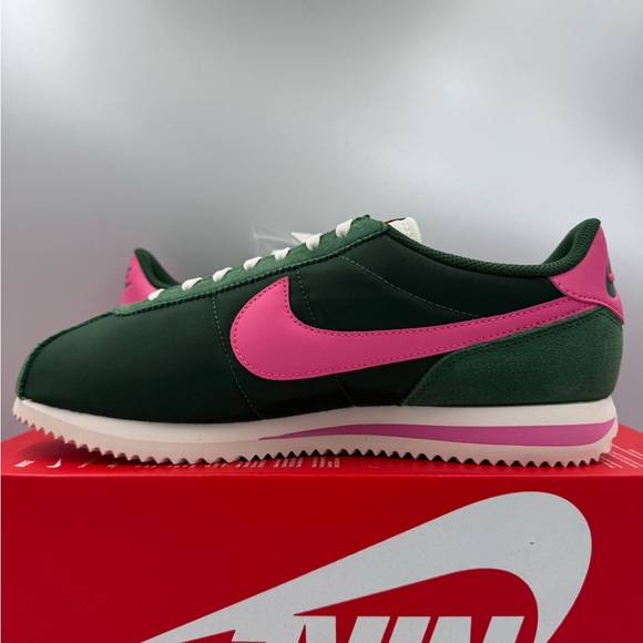 Nike Cortez Fir Pinksicle BRAND NEW Size 10 Women - Picture 6 of 8